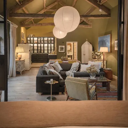 Luxury 2 Bedroom Barn Conversion With Gym Apartment