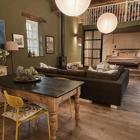 Luxury 2 Bedroom Barn Conversion With Gym