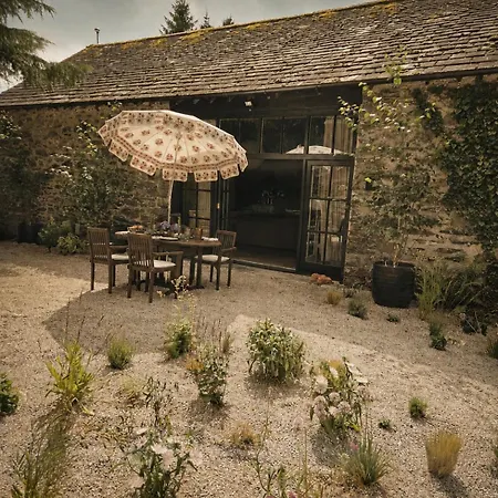 Luxury 2 Bedroom Barn Conversion With Gym Underbarrow